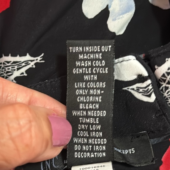 I.N.C. -International Concept - Black/Red floral, Sleeveless Top. Size M… - Picture 4 of 6